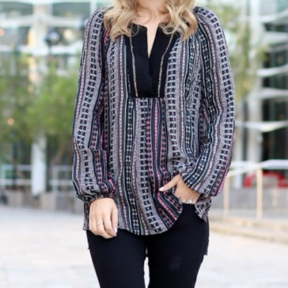 Jessica Simpson Calista Long Sleeve Aztec Printed Split-Neck Hi-Lo Top